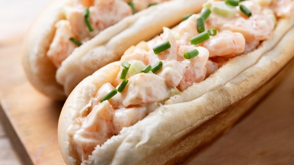 Lobster rolls : le plat estival incontournable à savourer en bord de mer